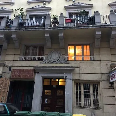 Апартаменты Petra's Tranquil Nest In Downtown Будапешт