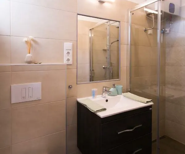 Petra's Tranquil Nest In Downtown