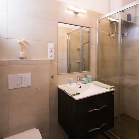 Petra's Tranquil Nest In Downtown